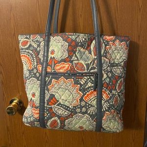 Vera Bradley tote! Great condition!!